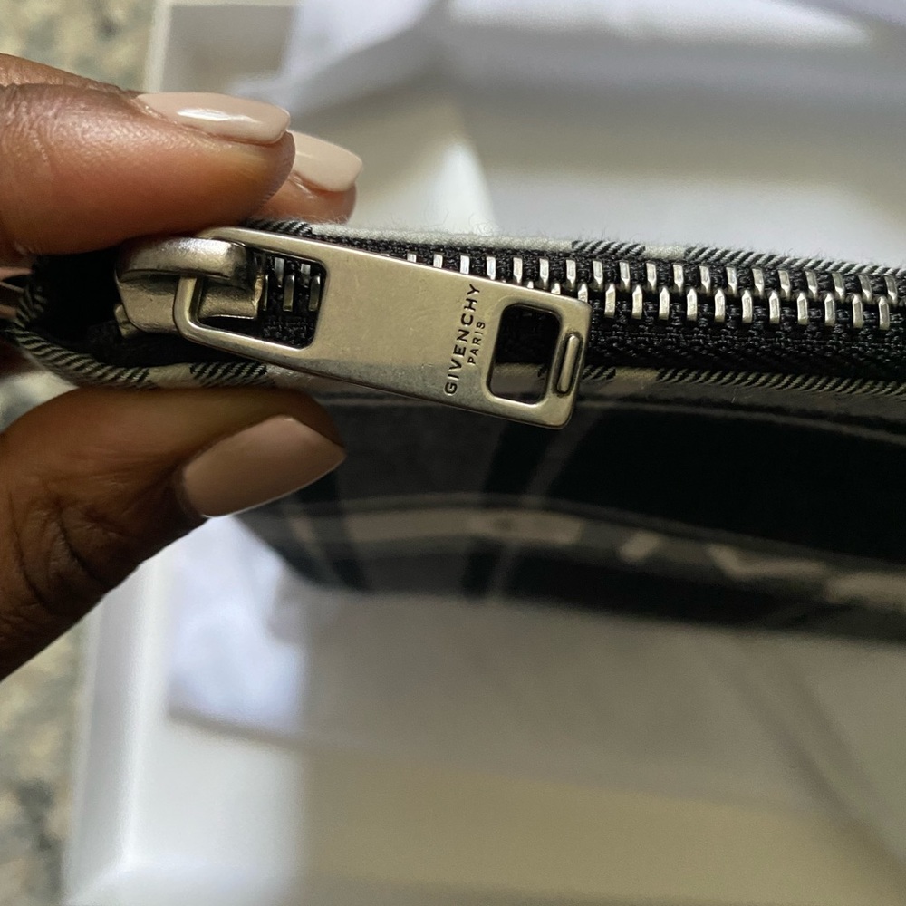 ‼️SOLD‼️GIVENCHY Black and White Plaid Pouch (UNISEX)‼️SOLD‼️ - Picture 9 of 9
